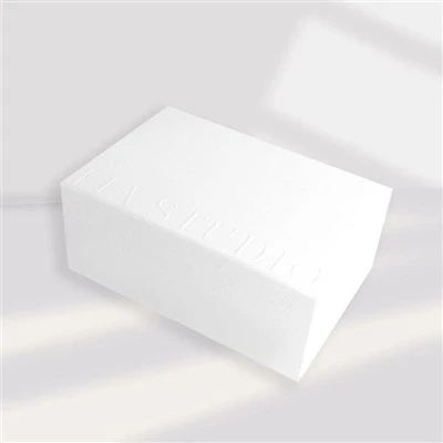 Ekirabo ekyeru nga kiriko magnetic closure .